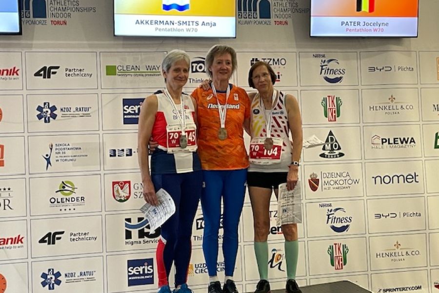 Nederlands record, en na erkenning door de diverse bonden ook een Europees en Wereldrecord